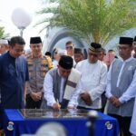 Wali Kota Pangkalpinang H. Maulana Aklil atau Molen saat meresmikan Masjid Agung Qubah Timah, Jumat (10/11/2023).